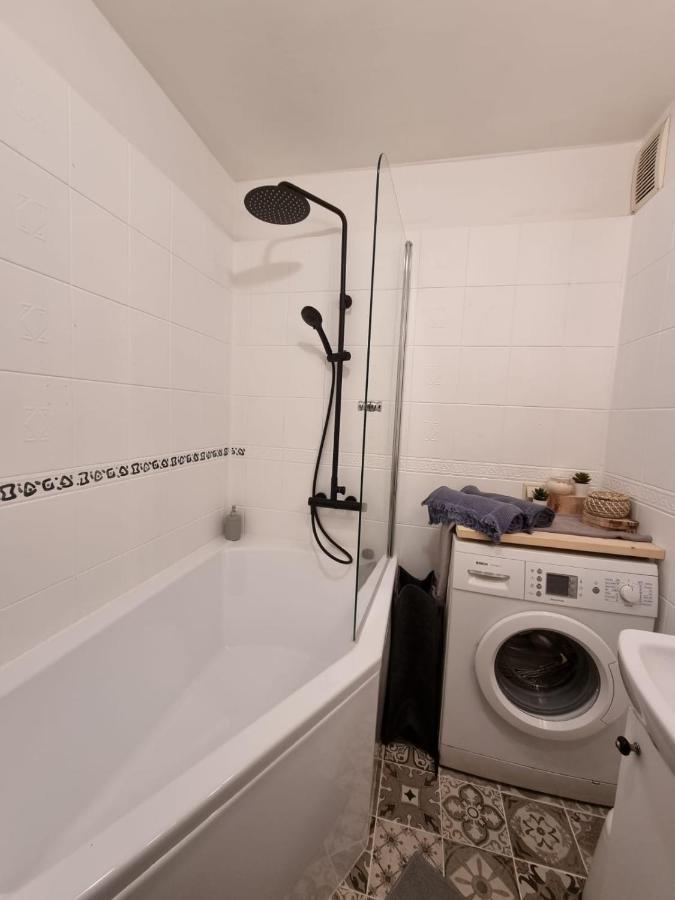 Comfortable Two-Room Apartment Рига Екстериор снимка